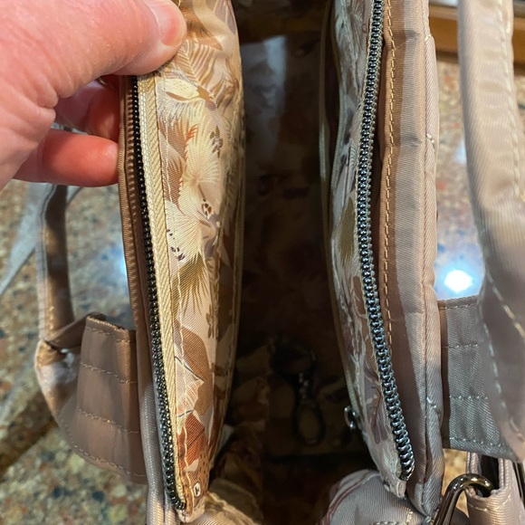 ****PRICE DROP***** NWOT QUILTED LUG BRAND CROSSBODY BAG - Picture 4 of 6